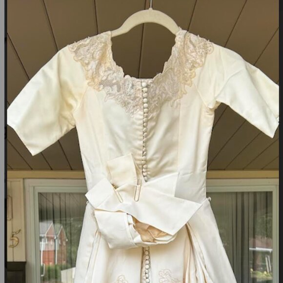 Vintage 1960's Wedding Gown - Picture 3 of 16